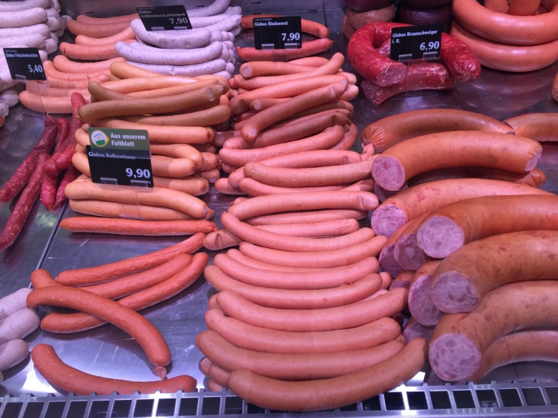 charcuterie-LA ROQUEBRUSSANNE-min_sausages_meat_butchery-1069321